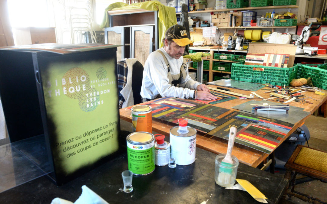 Des dos de livres relookeront les caissettes Biblio Troc